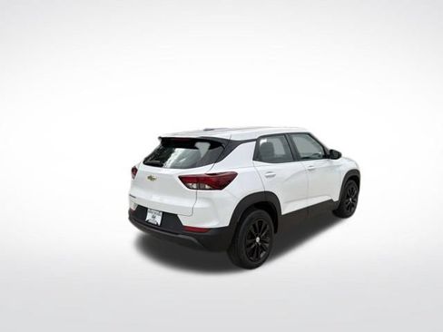 Used 2023 Chevrolet TrailBlazer LS FWD image 3