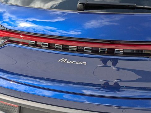 Certified 2025 Porsche Macan image 13