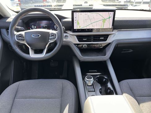 Used 2025 Ford Explorer Active image 17