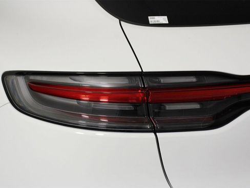Used 2025 Porsche Macan image 21