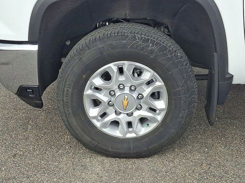 Used 2024 Chevrolet Silverado 3500 LT w/ Convenience Package AWD/4WD image 8