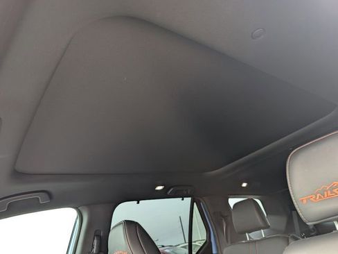 Used 2025 Honda Pilot TrailSport image 17