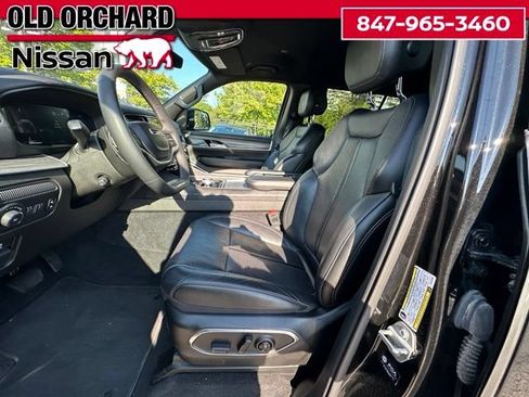 Used 2024 Jeep Wagoneer Series II w/ Flexible Seating Group AWD/4WD image 11