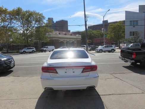 Used 2011 Hyundai Azera GLS w/ Premium Pkg 2 FWD image 8