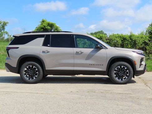 New 2026 Chevrolet Traverse Z71 w/ Driver Confidence Package AWD/4WD image 2