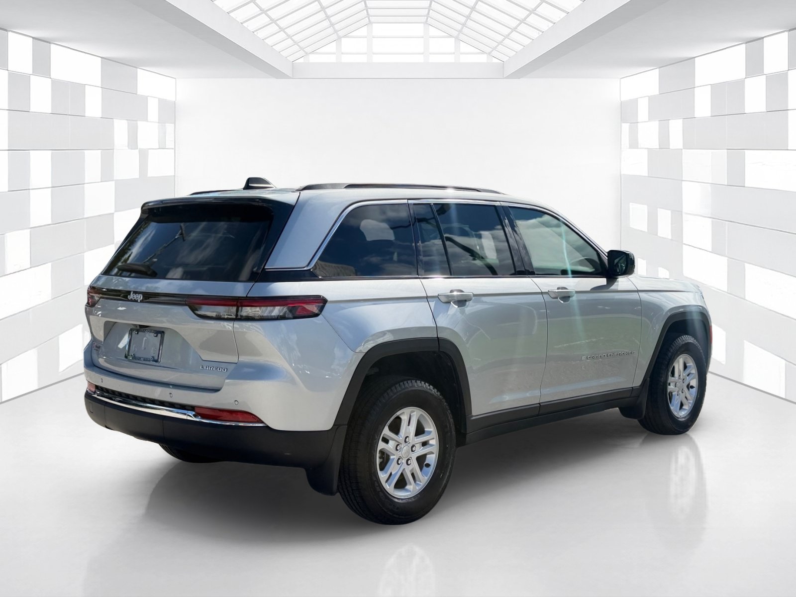 Used 2025 Jeep Grand Cherokee Laredo w/ MOPAR Finishing Package RWD image 7