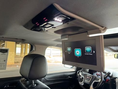 Used 2020 GMC Yukon XL SLT w/ Premium Edition image 25