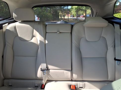 New 2026 Volvo XC60 B5 Ultra w/ Protection Package Premier AWD/4WD image 17