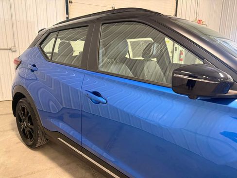 Used 2023 Nissan Kicks SR w/ SR Premium Package FWD image 11