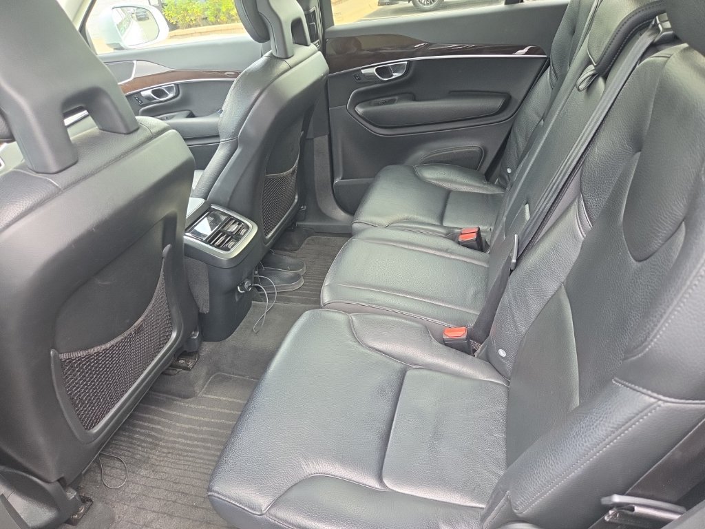Used 2016 Volvo XC90 T6 Momentum w/ Momentum Plus Package AWD/4WD image 7