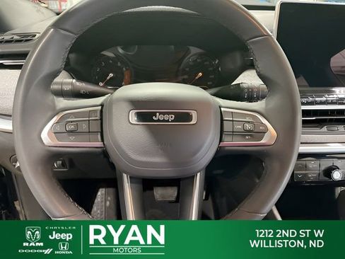 Used 2024 Jeep Compass Latitude AWD/4WD image 13