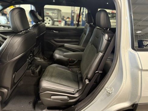 New 2025 Jeep Grand Cherokee L Laredo image 13