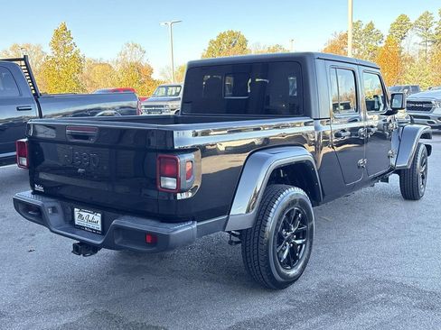 Used 2023 Jeep Gladiator Sport image 35