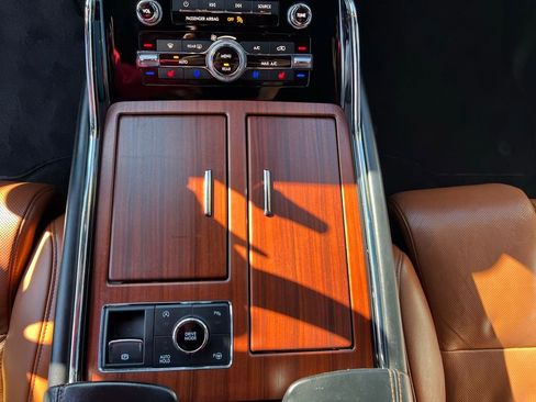 Used 2021 Lincoln Navigator L Reserve w/ Luxury Package image 33