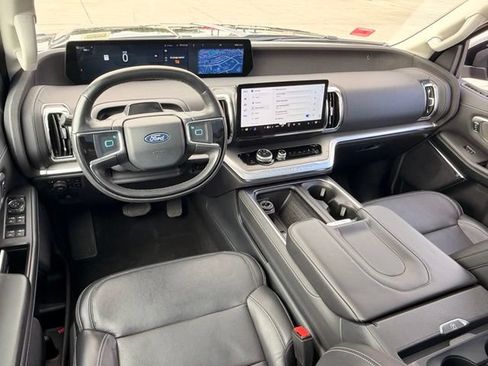 Used 2025 Ford Expedition Platinum AWD/4WD image 15