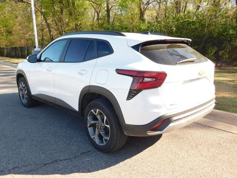 Certified 2025 Chevrolet Trax LT image 3