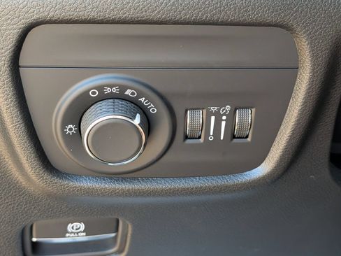Used 2023 Jeep Grand Cherokee Altitude AWD/4WD image 12