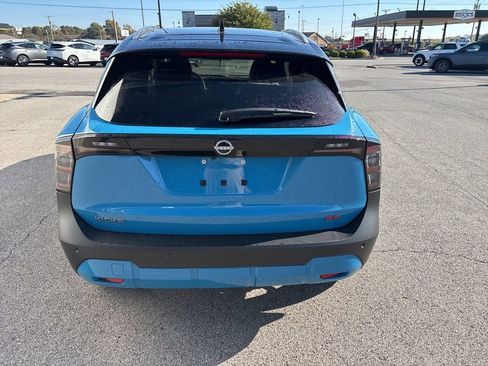 New 2025 Nissan Kicks SR FWD image 3