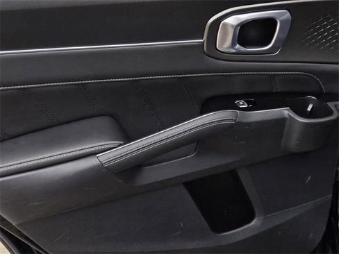 Certified 2023 Kia Sorento SX image 13