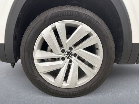 Used 2022 Volkswagen Atlas Cross Sport SE w/ Panoramic Sunroof Package image 25