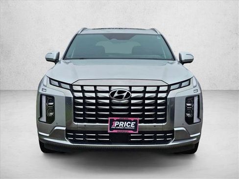 Used 2023 Hyundai Palisade Calligraphy FWD image 2