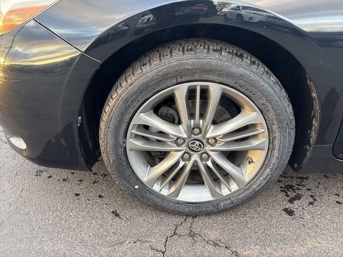 Used 2017 Toyota Camry SE image 9