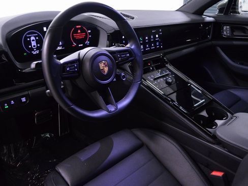 Certified 2025 Porsche Panamera 4 image 15