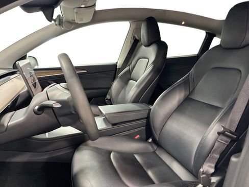 Certified 2023 Tesla Model Y Long Range AWD/4WD image 9