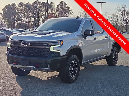 Used 2022 Chevrolet Silverado 1500 ZR2 w/ Technology Package image 2
