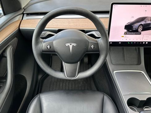 Used 2024 Tesla Model Y Long Range image 15