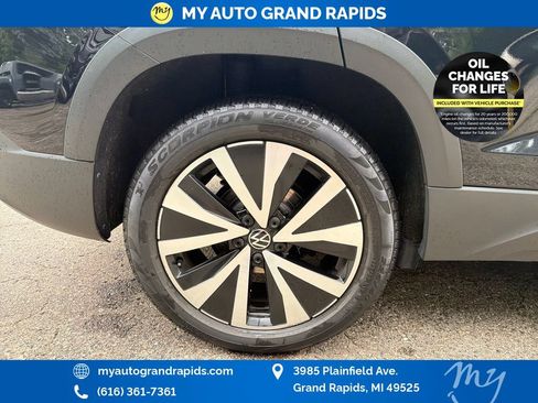 Used 2022 Volkswagen Taos SE AWD/4WD image 32