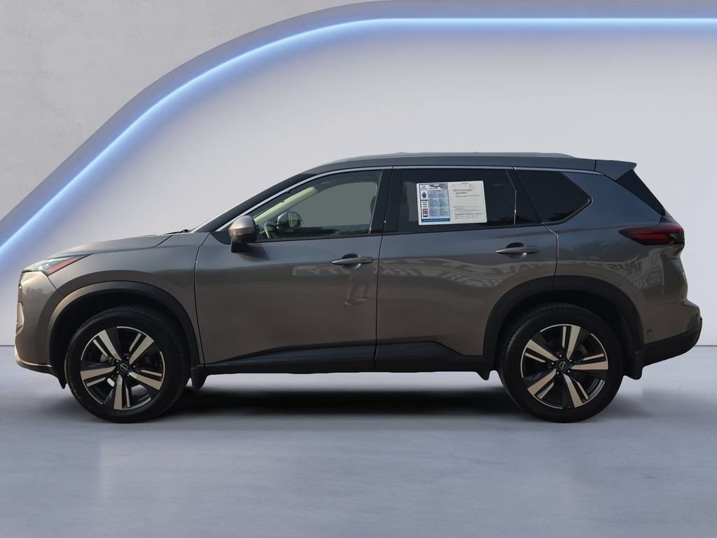 Used 2025 Nissan Rogue SL AWD/4WD image 2