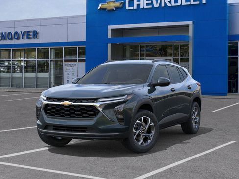 New 2026 Chevrolet Trax LT w/ Driver Confidence Package image 6