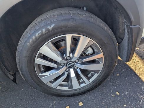 Certified 2023 Nissan Pathfinder SL w/ Lighting Package (N92) image 8