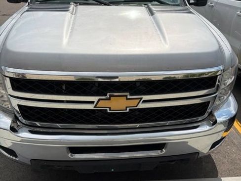 Used 2013 Chevrolet Silverado 2500 LT w/ Interior Plus Package AWD/4WD image 2