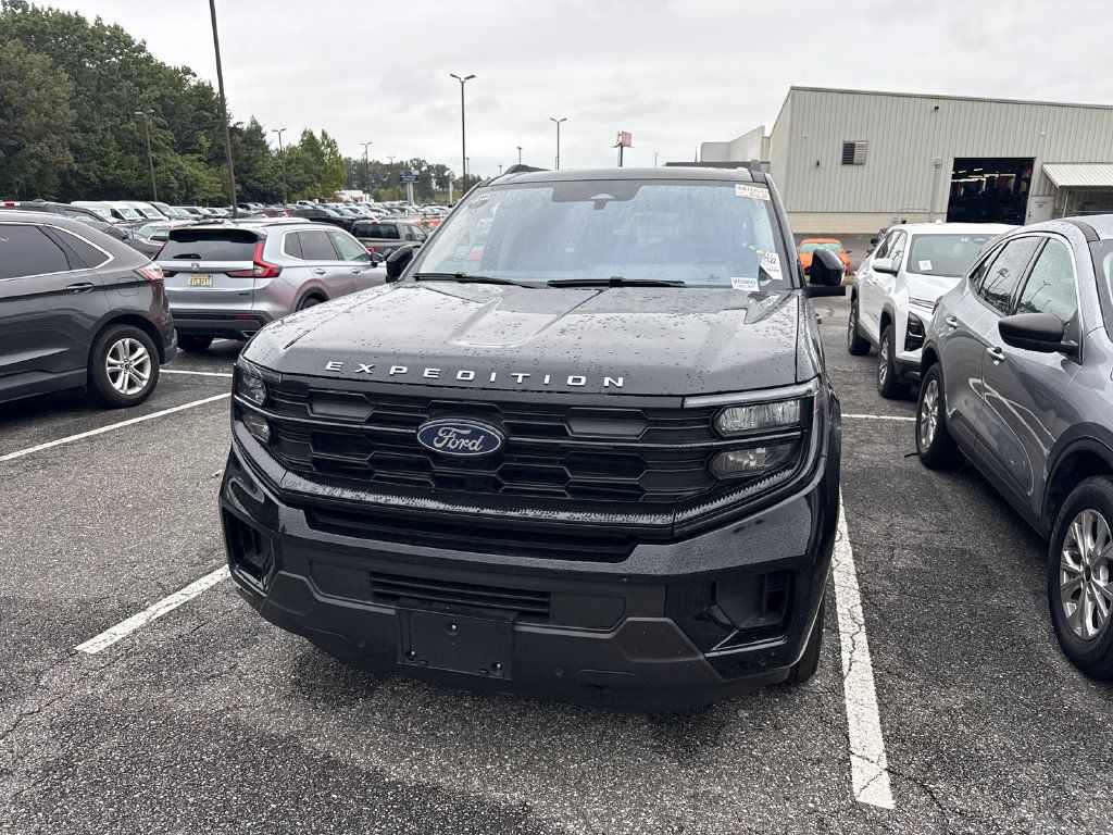 Used 2025 Ford Expedition Active AWD/4WD image 4