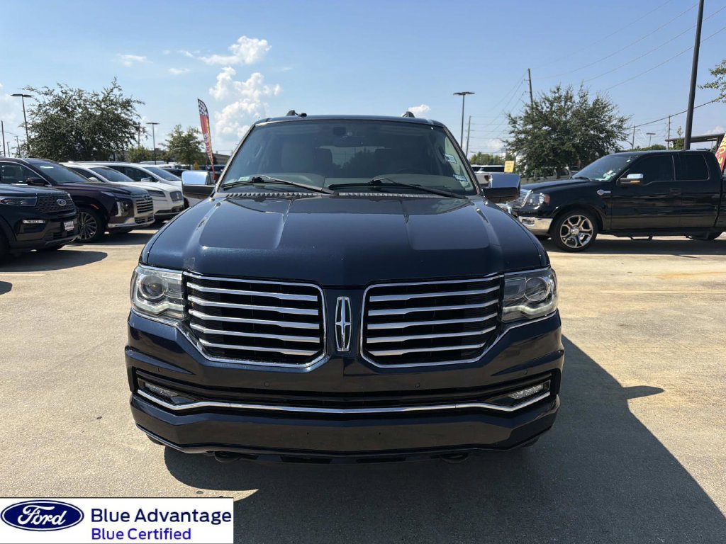 Used 2017 Lincoln Navigator Select RWD image 4