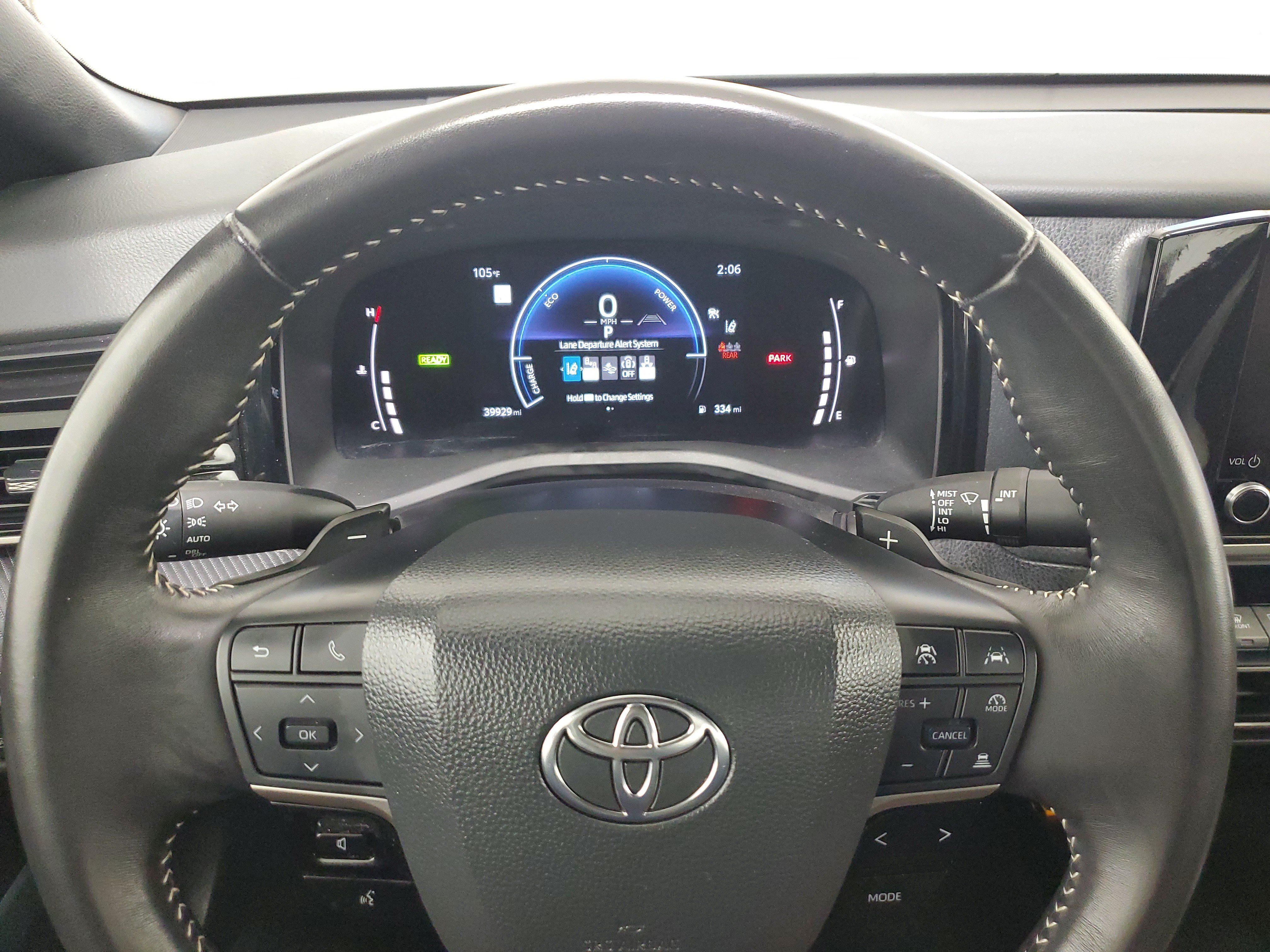 Used 2025 Toyota Camry SE FWD image 17