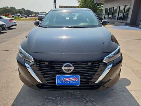 Used 2024 Nissan Sentra SV FWD image 3