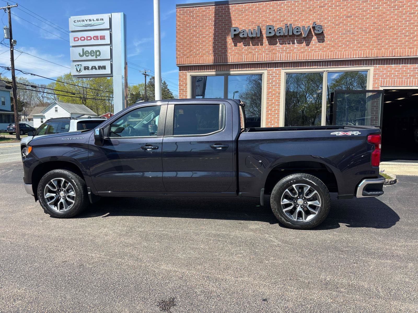 Used 2024 Chevrolet Silverado 1500 LT AWD/4WD image 3