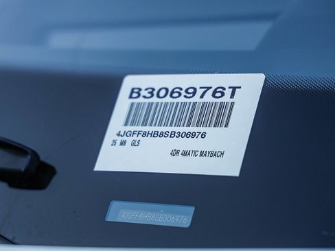 Used 2025 Mercedes-Benz Maybach GLS 600 4MATIC image 32