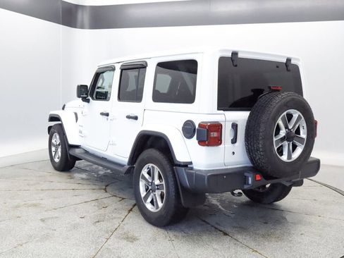 Used 2018 Jeep Wrangler Unlimited Sahara w/ Uconnect 4C Nav & Sound Group AWD/4WD image 3