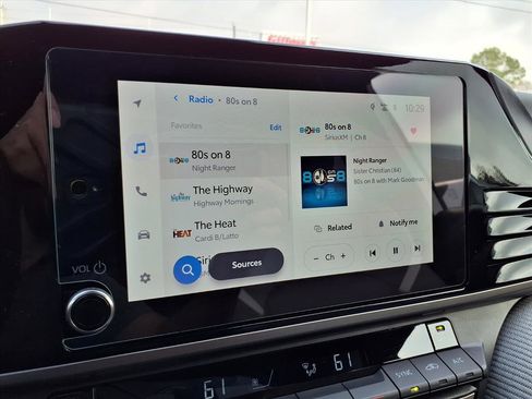 Used 2025 Toyota Camry SE image 6