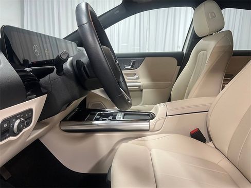 Used 2025 Mercedes-Benz GLA 250 4MATIC image 20