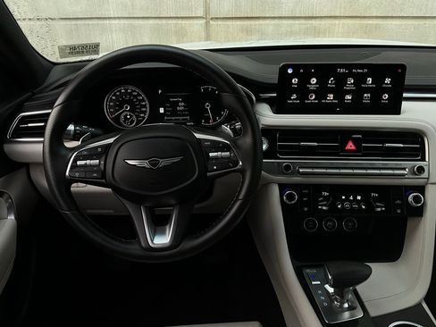 Used 2025 Genesis G70 2.5T image 14