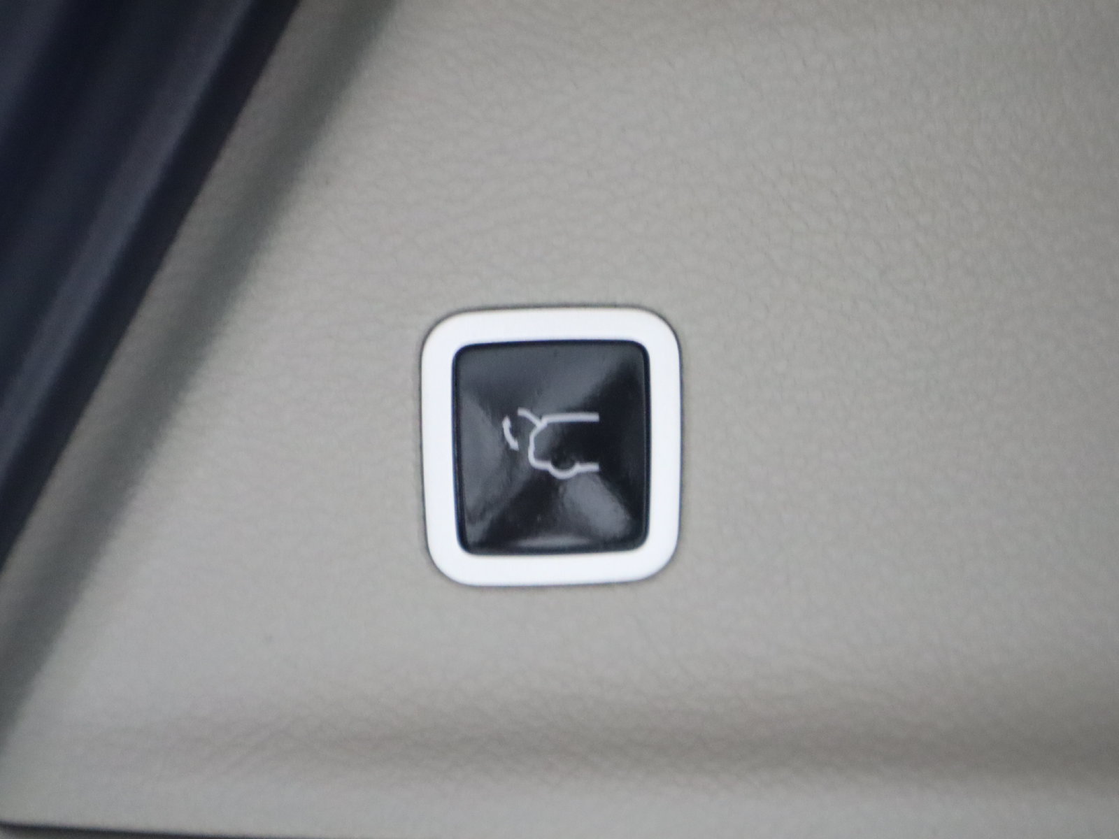 Used 2024 Chrysler Voyager LX FWD image 11