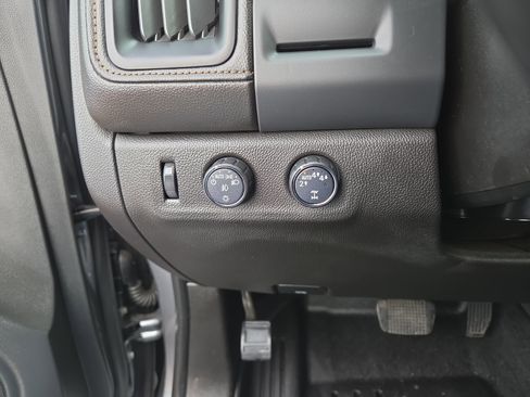 Used 2022 GMC Canyon AT4 image 28