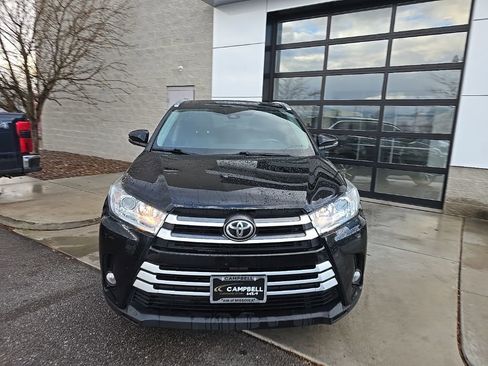 Used 2019 Toyota Highlander XLE image 2