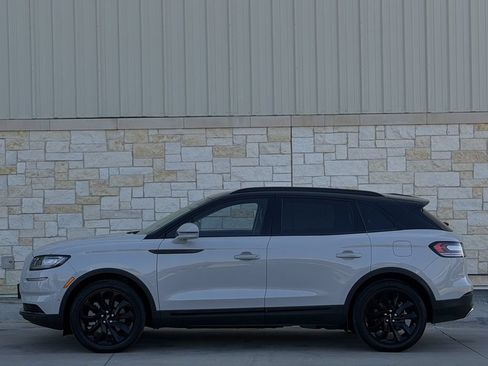 Used 2023 Lincoln Nautilus Reserve w/ Equipment Group 201A FWD image 3