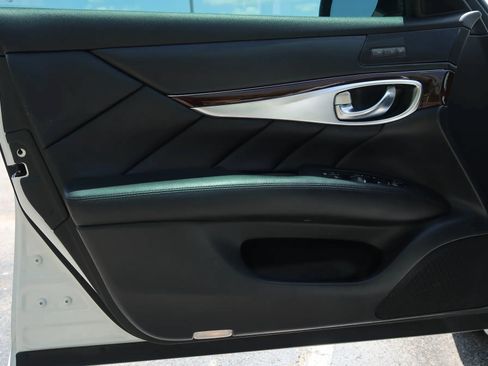 Used 2019 INFINITI Q70 Luxe w/ Sport Package RWD image 46